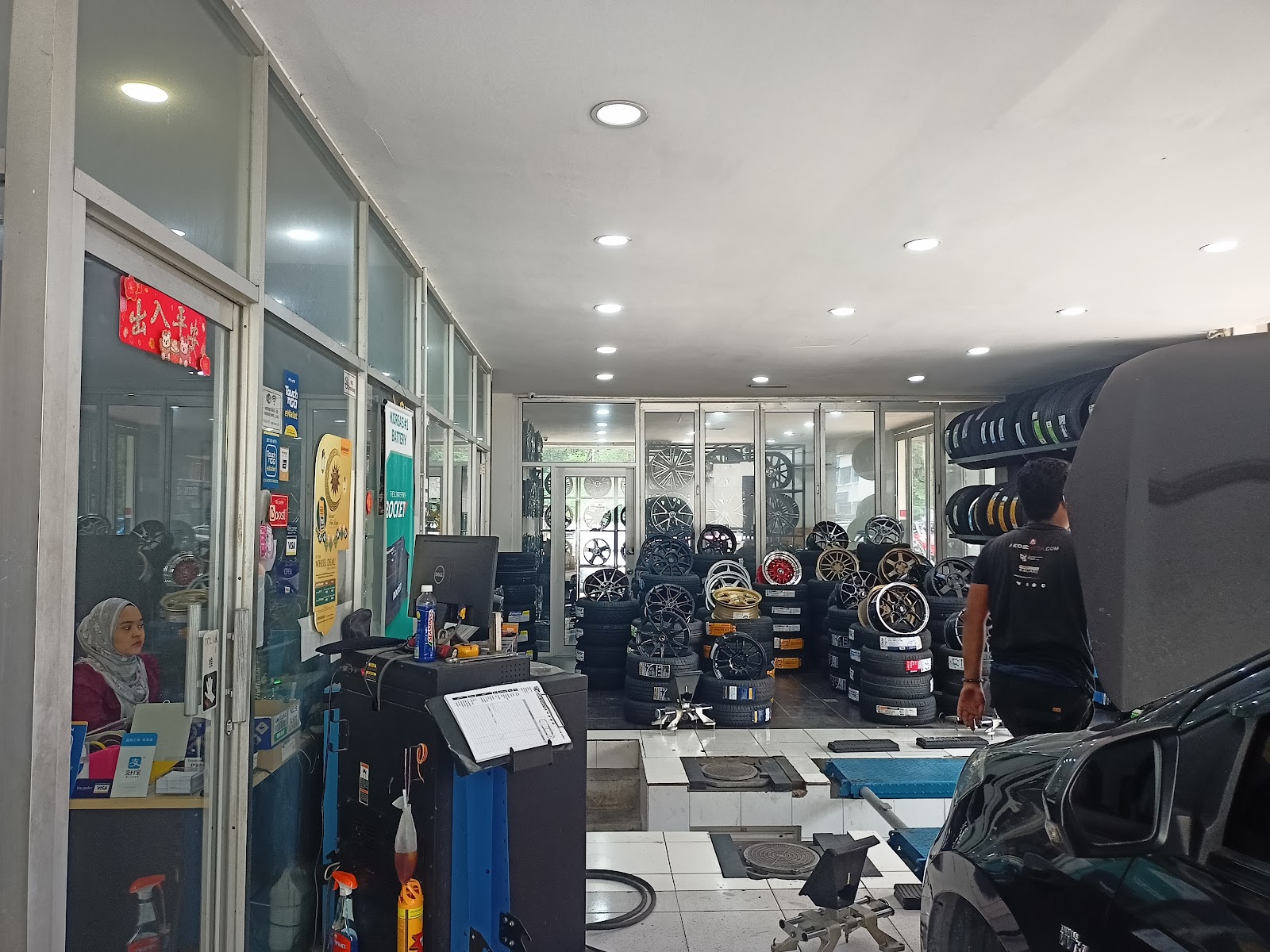 PUSAT SERVIS KERETA DAN TAYAR 9